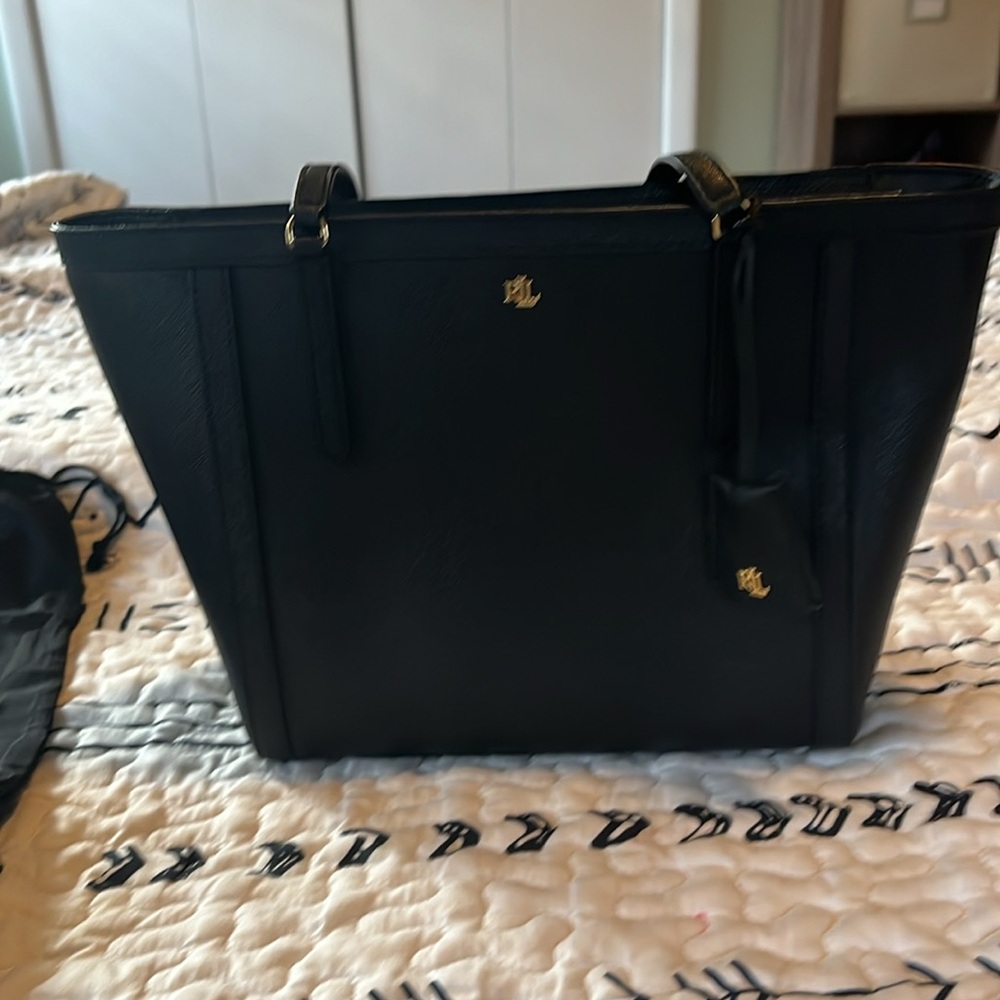 Like New Lauren Ralph Lauren Black 
Crosshatch Leather Medium Clare Tote Bag